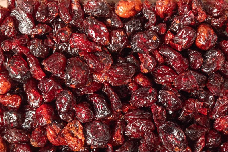 Fresh dried cranberries, healthy snack for dogs, natural dog treats, antioxidant rich pet treat.