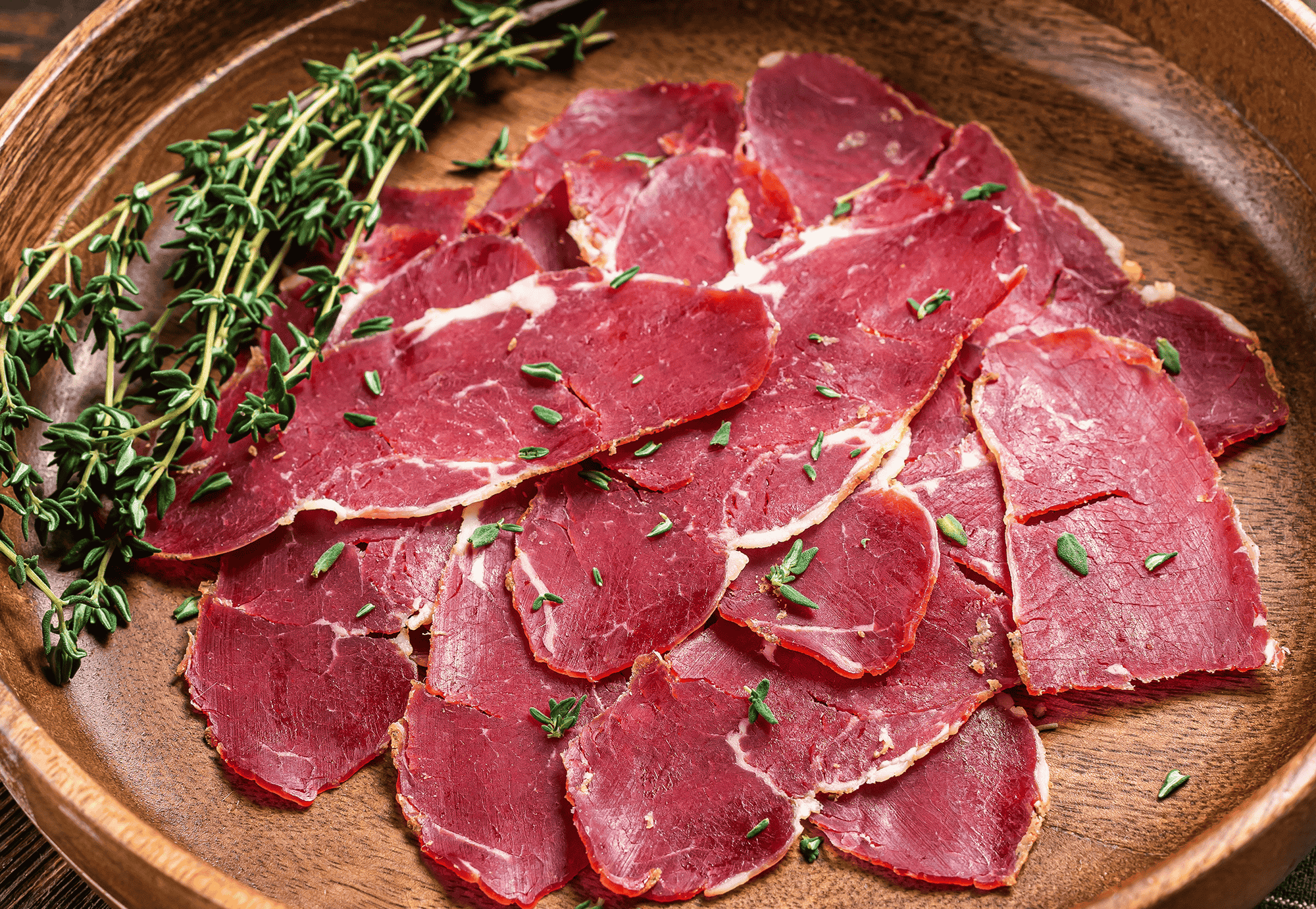 Delicious homemade beef jerky for dogs, all-natural and nutritious dog treats for healthy pets.