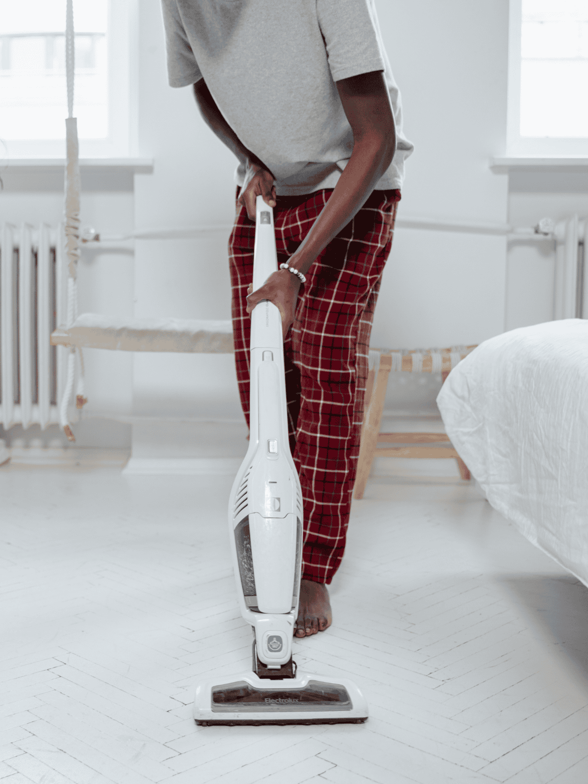 Efficient pet hair removal vacuum cleaner for clean home cleaning and pet owner convenience.